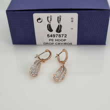 Lade das Bild in den Galerie-Viewer, SWAROVSKI Feder Ohrhänger Naughty Ohrringe weiß rosévergoldet