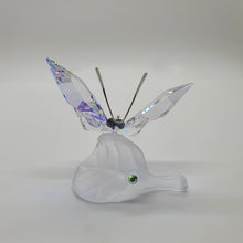Lade das Bild in den Galerie-Viewer, SWAROVSKI Funkelnder Schmetterling auf Blatt 1113559