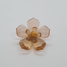 Lade das Bild in den Galerie-Viewer, SWAROVSKI Garden Tales Magnolie Magnet Brosche Groß 5580028