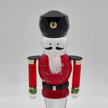 Lade das Bild in den Galerie-Viewer, SWAROVSKI Holiday Cheers Nussknacker 5626017