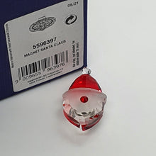 Lade das Bild in den Galerie-Viewer, SWAROVSKI Holiday Cheers Weihnachtsmann Magnet 5596397