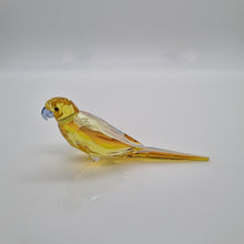 Lade das Bild in den Galerie-Viewer, SWAROVSKI Jungle Beats Gelbbauchsittich Lechee 5619217