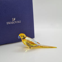 Lade das Bild in den Galerie-Viewer, SWAROVSKI Jungle Beats Gelbbauchsittich Lechee 5619217