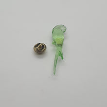 Lade das Bild in den Galerie-Viewer, SWAROVSKI Jungle Beats Papagei Magnet Brosche Grün Klein 5557813