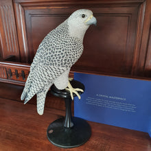 Lade das Bild in den Galerie-Viewer, SWAROVSKI Myriad Falke Kedari klein