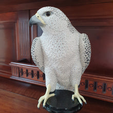 Lade das Bild in den Galerie-Viewer, SWAROVSKI Myriad Falke Kedari klein