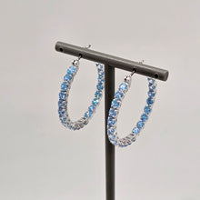 Lade das Bild in den Galerie-Viewer, SWAROVSKI Matrix Kreolen Blau Rhodiniert 5647446