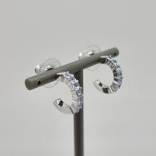 Lade das Bild in den Galerie-Viewer, SWAROVSKI Mini Hoop Kreolen Ohrringe Blau, Rhodiniert 5073036
