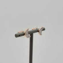 Lade das Bild in den Galerie-Viewer, SWAROVSKI Moon Mond Ohrstecker Rosévergoldet 5523559