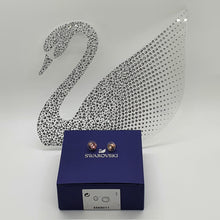 Lade das Bild in den Galerie-Viewer, SWAROVSKI Attract Soul Ohrstecker 5568011
