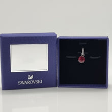 Lade das Bild in den Galerie-Viewer, SWAROVSKI Remix Charm Anhänger Rubin Rot 5437318