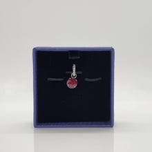 Lade das Bild in den Galerie-Viewer, SWAROVSKI Remix Charm Anhänger Rubin Rot 5437318
