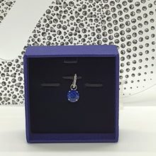 Lade das Bild in den Galerie-Viewer, SWAROVSKI Remix Charm Anhänger Blau 5437319