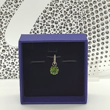 Lade das Bild in den Galerie-Viewer, SWAROVSKI Remix Charm Anhänger Hellgrün 5437317