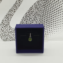 Lade das Bild in den Galerie-Viewer, SWAROVSKI Remix Charm Anhänger Hellgrün 5437317