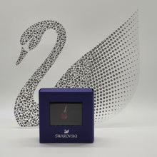 Lade das Bild in den Galerie-Viewer, SWAROVSKI Remix Charm Anhänger Rot 5437315