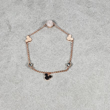 Lade das Bild in den Galerie-Viewer, SWAROVSKI Disney Mickey Mouse Remix Armband Größe M 5462360