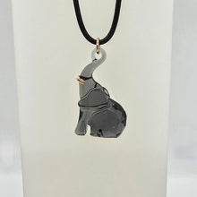 Lade das Bild in den Galerie-Viewer, SWAROVSKI SCS Jahresfigur 2022 Elefant Fayola Halskette Anhänger 5612629