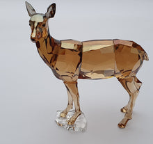Lade das Bild in den Galerie-Viewer, Swarovski SCS Jahresfigur Hirschkuh 2020 5490312