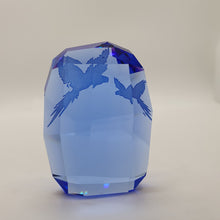 Lade das Bild in den Galerie-Viewer, SWAROVSKI SCS Hyazinth Aras Briefbeschwerer 5028199