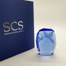 Lade das Bild in den Galerie-Viewer, SWAROVSKI SCS Hyazinth Aras Briefbeschwerer 5028199