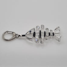 Lade das Bild in den Galerie-Viewer, SWAROVSKI Schlüsselanhänger Big Fish Charm 288981