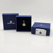 Lade das Bild in den Galerie-Viewer, SWAROVSKI Schneeflocke Stern Charm Anhänger