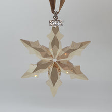 Lade das Bild in den Galerie-Viewer, SWAROVSKI Weihnachtsstern 2015 groß Gold SCS 5135903