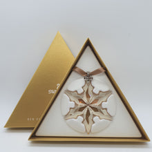 Lade das Bild in den Galerie-Viewer, SWAROVSKI Weihnachtsstern 2015 groß Gold SCS 5135903