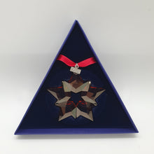 Lade das Bild in den Galerie-Viewer, SWAROVSKI Weihnachtsstern 2019 groß Rot Holiday Ornament 5476021