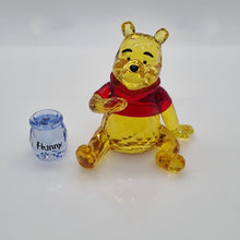 Lade das Bild in den Galerie-Viewer, SWAROVSKI Disney Winnie Puuh mit Honigtopf 1142889