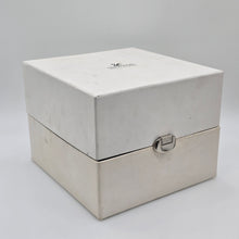Lade das Bild in den Galerie-Viewer, SWAROVSKI Taube auf Weltkugel UNICEF 2000 Millenium Planet 238985
