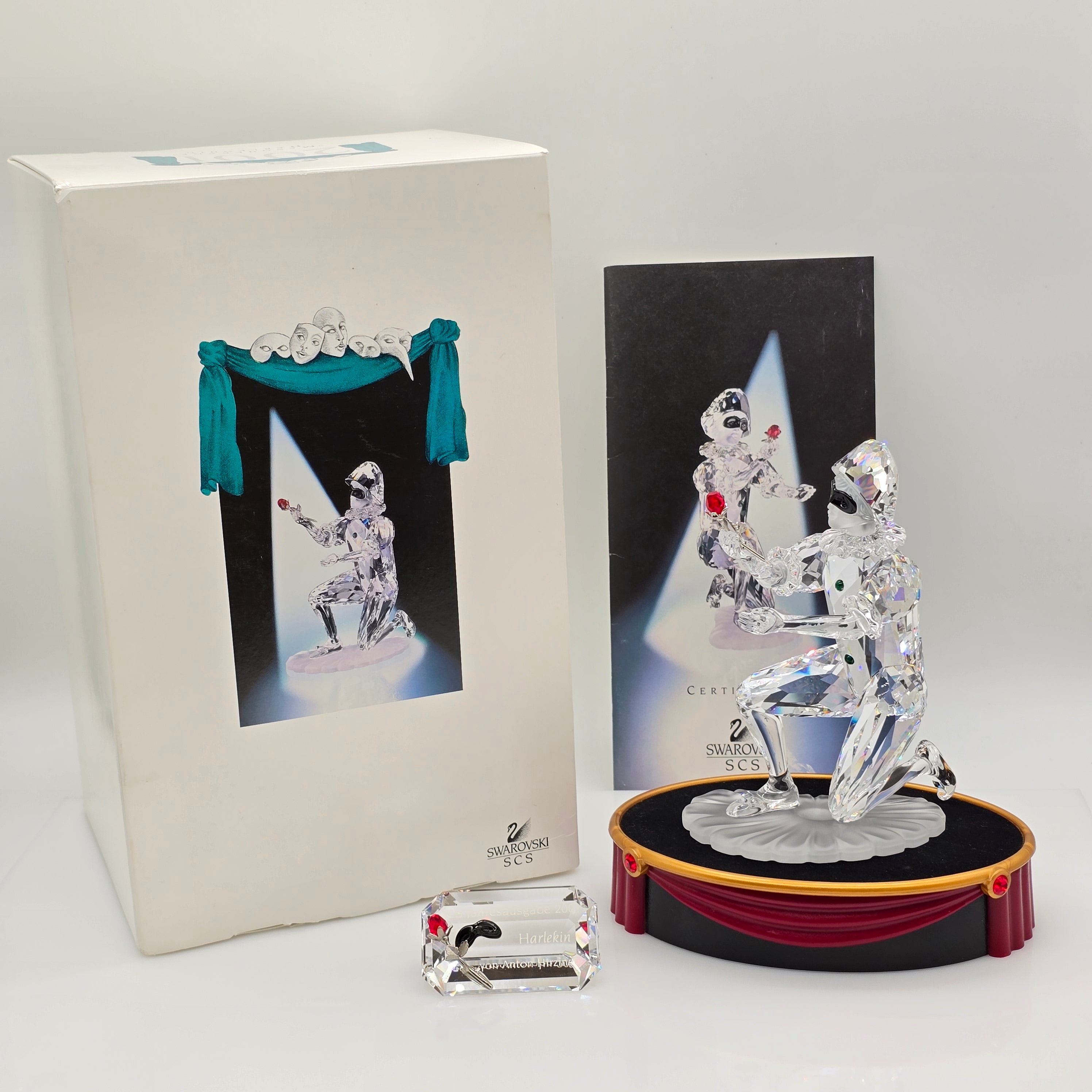 SWAROVSKI SCS Jahresfigur 2001 Harlekin mit Namenschild und Gratis-Sockel 254044