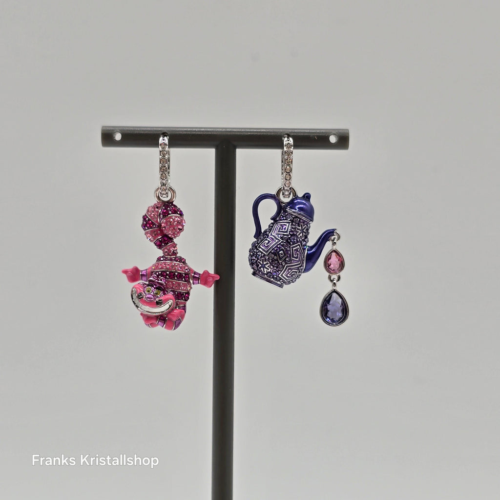 SWAROVSKI Alice in Wonderland Drop-Ohrhänger Katze und Teekanne, Mehrfarbig, Rhodiniert 5682806