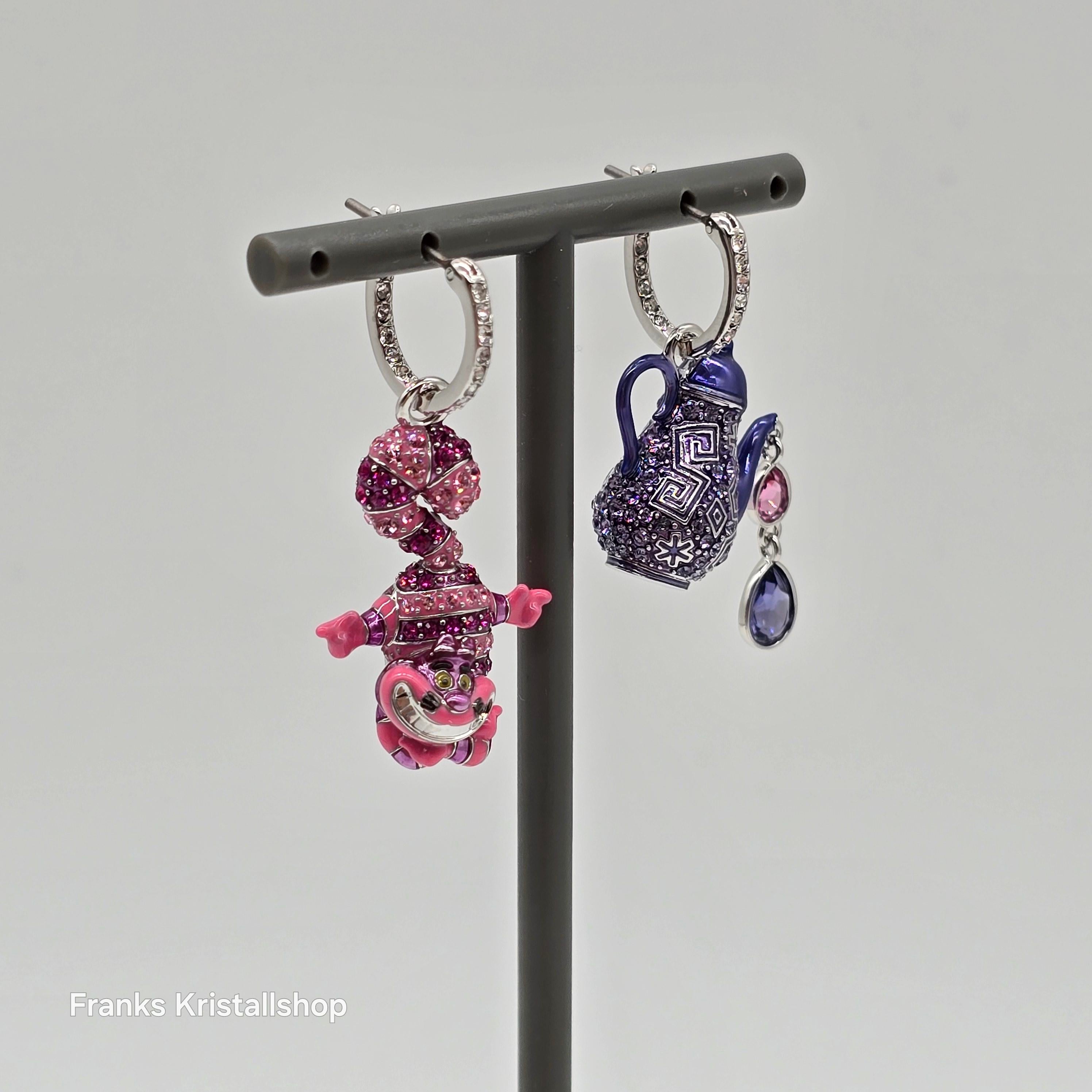 SWAROVSKI Alice in Wonderland Drop-Ohrhänger Katze und Teekanne, Mehrfarbig, Rhodiniert 5682806