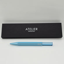 Lade das Bild in den Galerie-Viewer, SWAROVSKI Atelier Swarovski Kugelschreiber Hellblau 5572432
