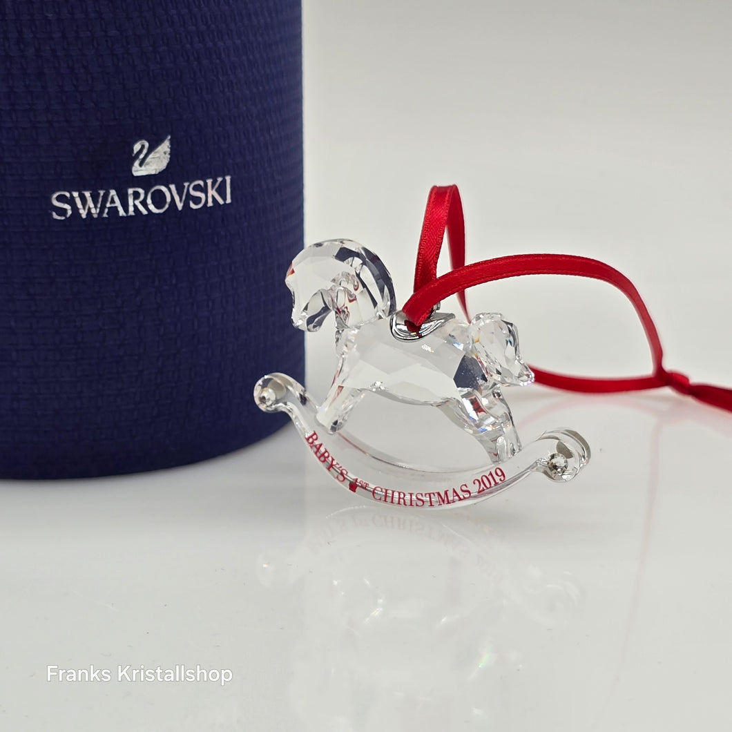 SWAROVSKI Babys Erstes Weihnachtsornament 2019 Schaukelpferd 5439947