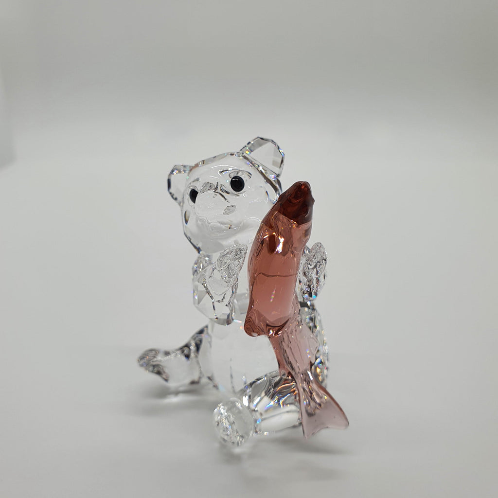 SWAROVSKI Rare Encounters Bär mit Fisch 5698504