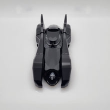 Lade das Bild in den Galerie-Viewer, SWAROVSKI Batmobil DC Comics 5492733
