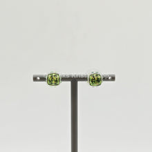 Lade das Bild in den Galerie-Viewer, SWAROVSKI Birthstone Ohrstecker, August, Grün, Rhodiniert 5661958
