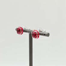 Lade das Bild in den Galerie-Viewer, SWAROVSKI Birthstone Ohrstecker, Juli, Rot, Rhodiniert 5661959
