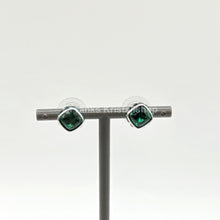 Lade das Bild in den Galerie-Viewer, SWAROVSKI Birthstone Ohrstecker, Mai, Grün, Rhodiniert 5660801
