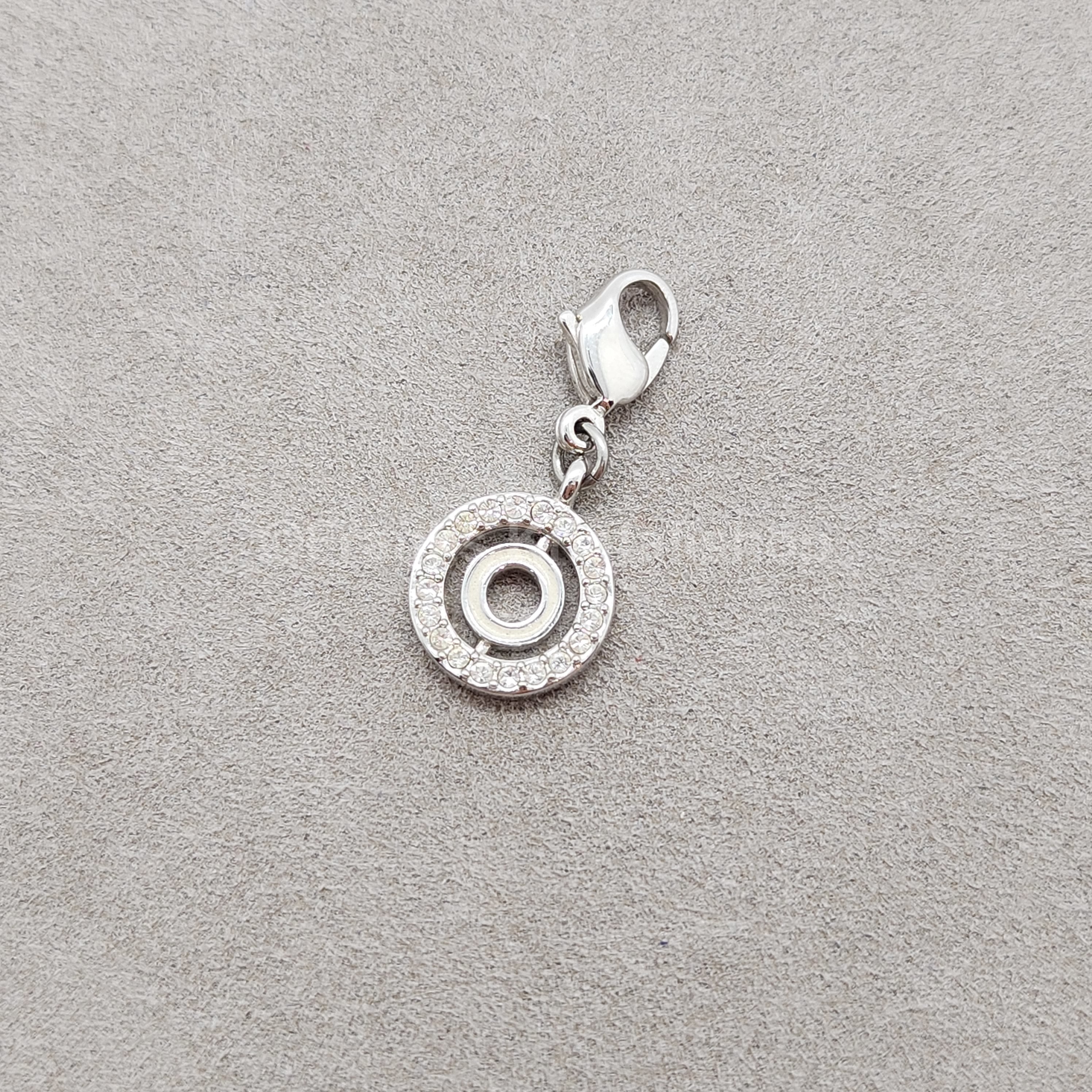 SWAROVSKI Charm Anhänger Buchstabe O, Weiß, Rhodiniert 1109997