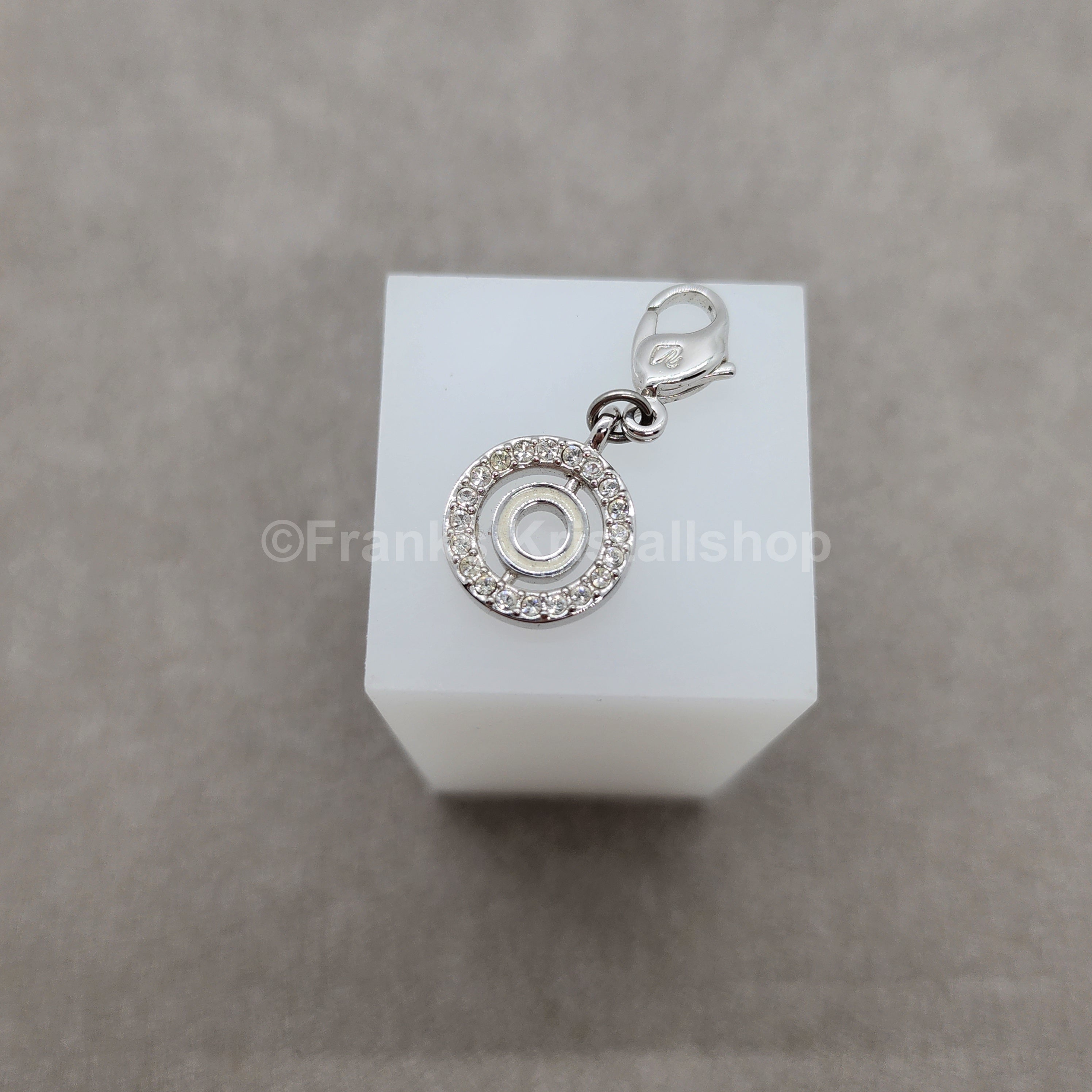SWAROVSKI Charm Anhänger Buchstabe O, Weiß, Rhodiniert 1109997
