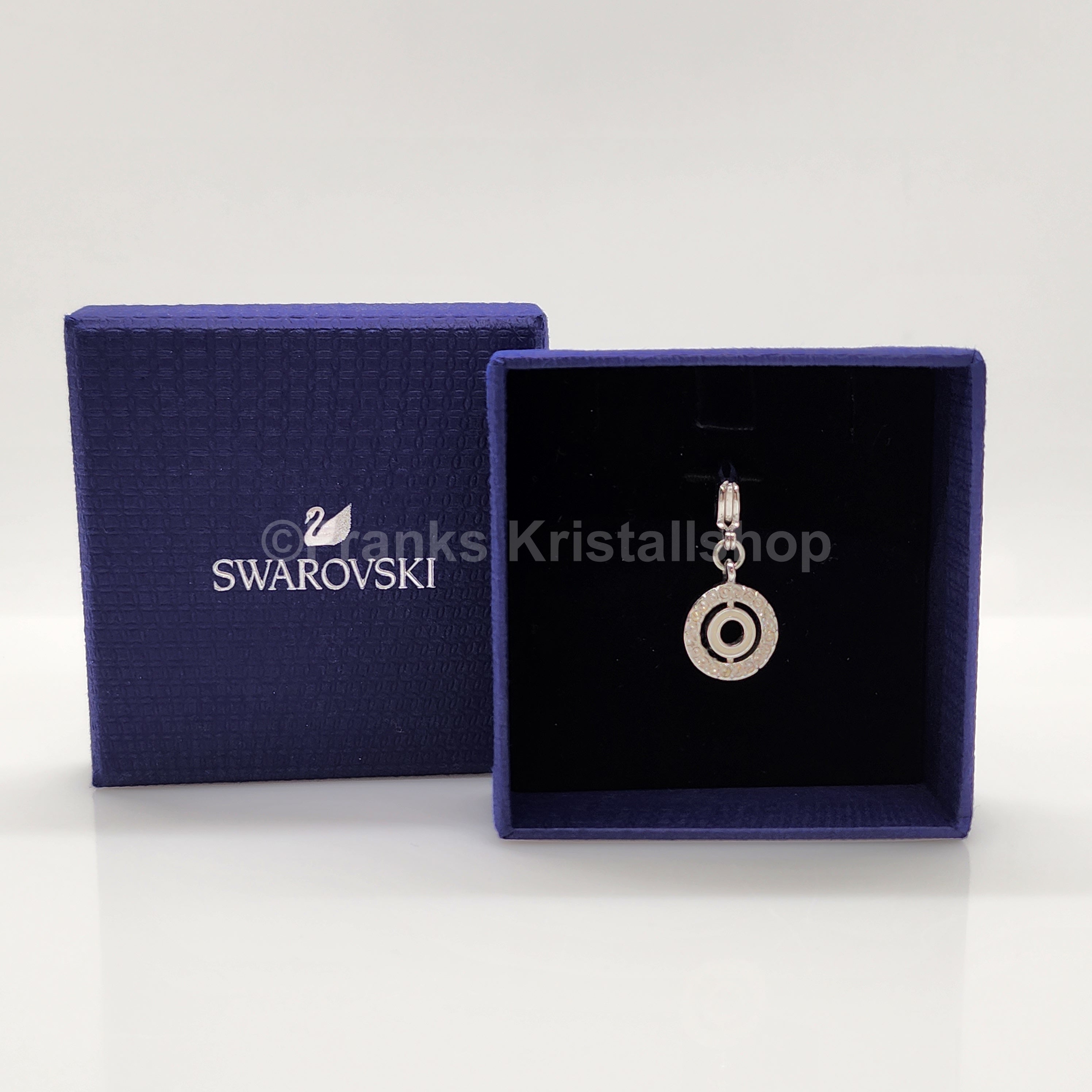 SWAROVSKI Charm Anhänger Buchstabe O, Weiß, Rhodiniert 1109997