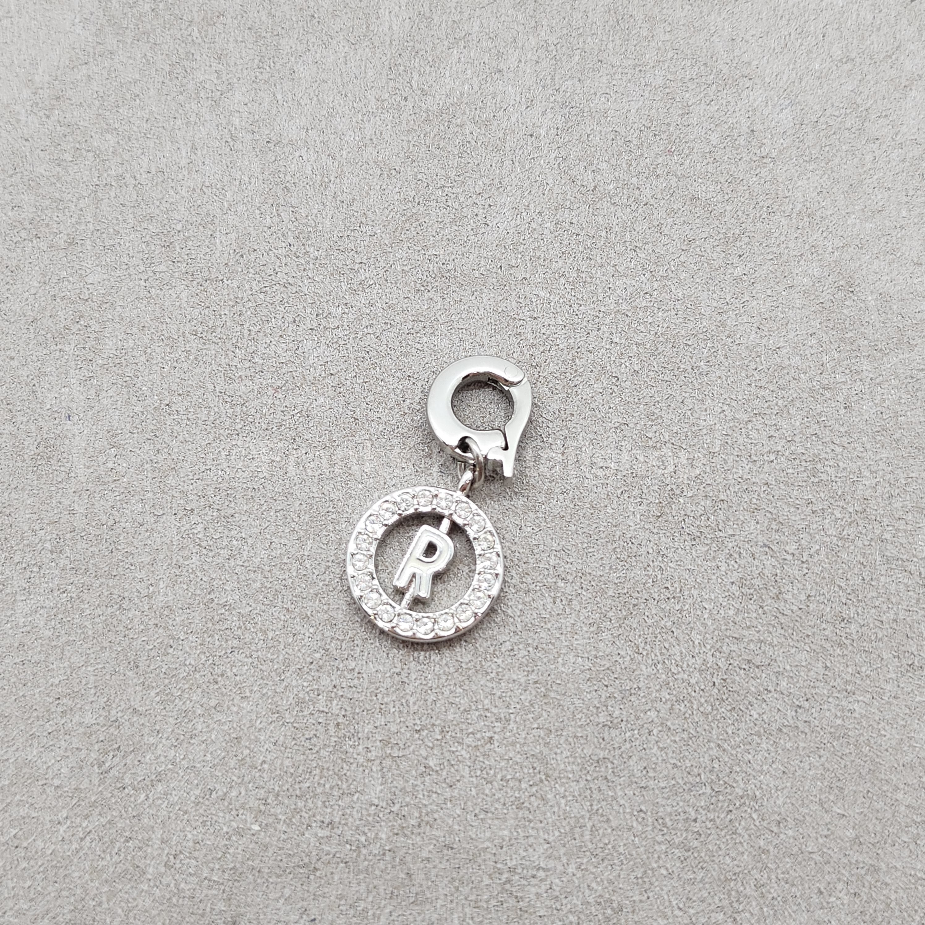 SWAROVSKI Charm Anhänger Buchstabe R, Weiß, Rhodiniert 1109998