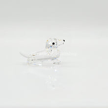 Lade das Bild in den Galerie-Viewer, SWAROVSKI Dackel Mini 014388 Var. 2 (gefrosteter Schwanz)
