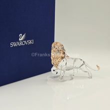 Lade das Bild in den Galerie-Viewer, SWAROVSKI Disney Mufasa Version 1 - Der König der Löwen 1048265
