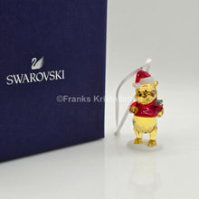 Lade das Bild in den Galerie-Viewer, SWAROVSKI Disney Winnie Puuh Weihnachts Ornament 5030561 AV
