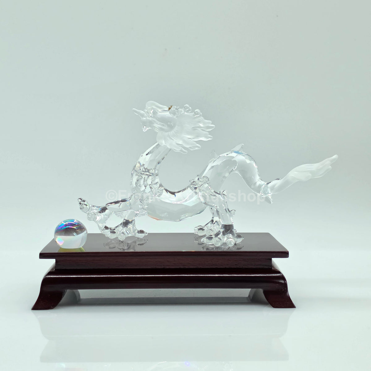 SWAROVSKI Drache mit Sockel und Kugel 238202